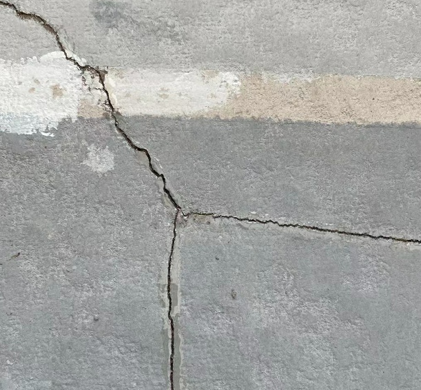 裂缝修复前3.jpg